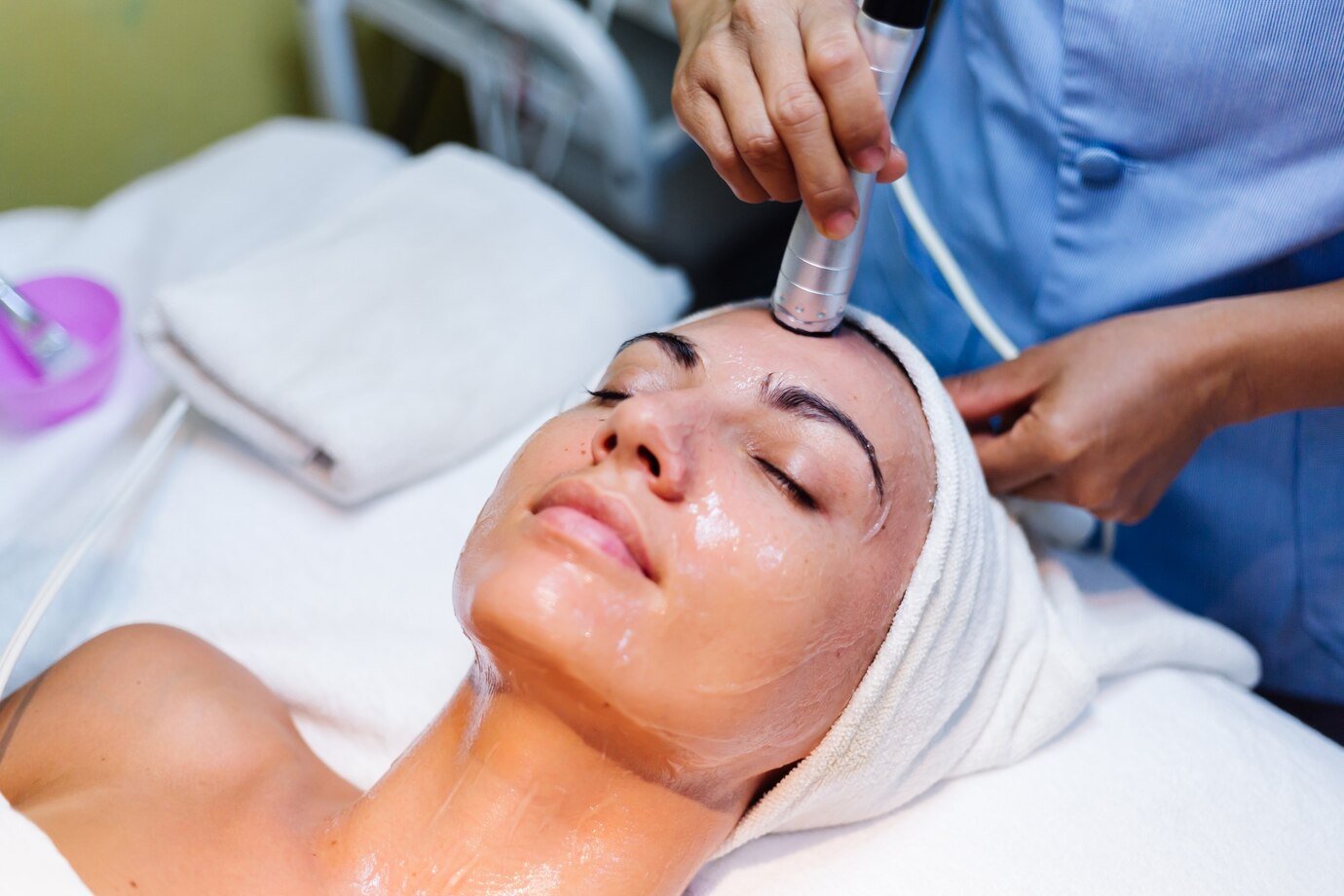 young-woman-lying-cosmetologist-s-table-rejuvenation-procedure_343596-85 young-woman-lying-cosmetologist-s-table-rejuvenation-procedure_343596-85
